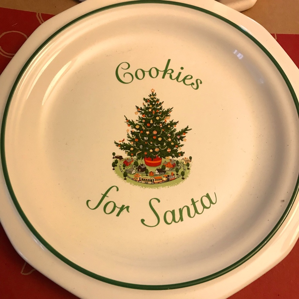 Vintage Pfaltzgraff Christmas heritage plate with original box.